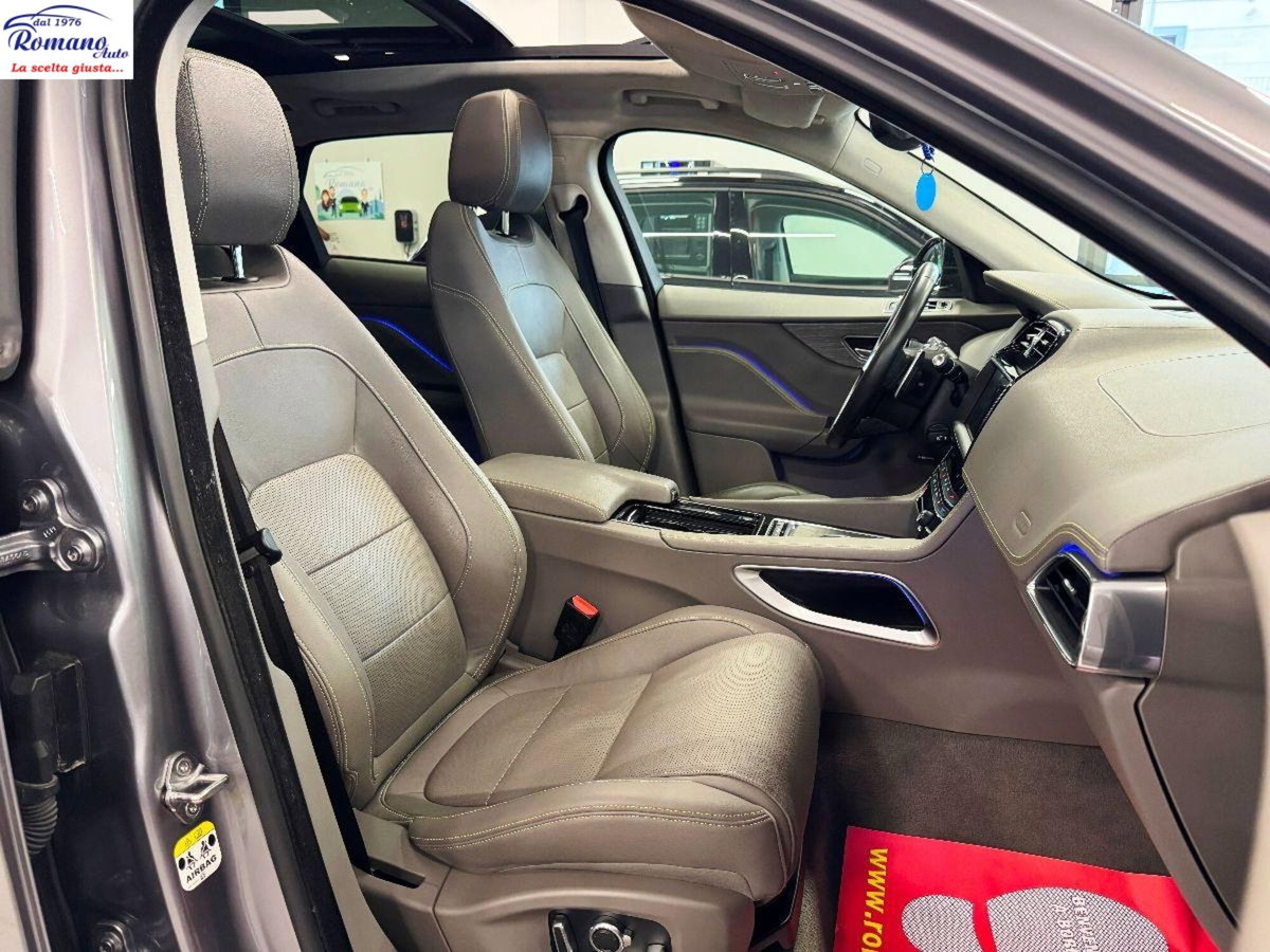 Jaguar F-Pace 2.0 D 180 CV AWD aut. R-Sport Black Edition (16)