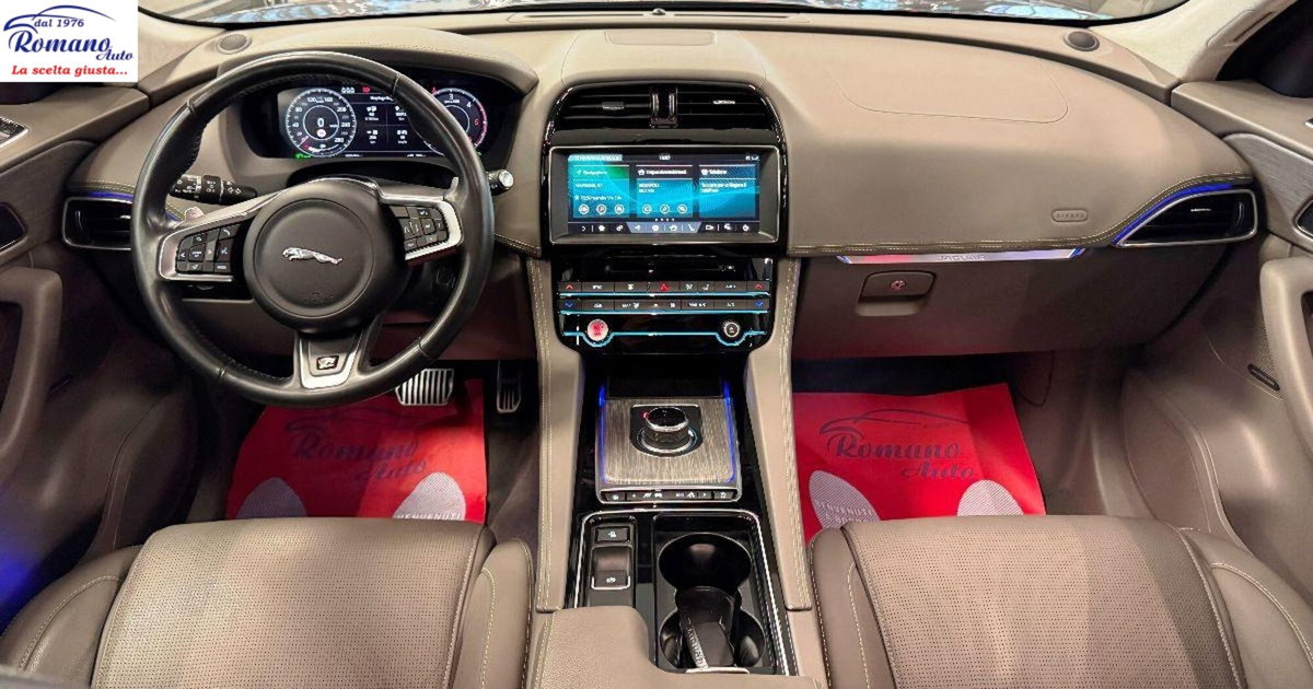 Jaguar F-Pace 2.0 D 180 CV AWD aut. R-Sport Black Edition (8)