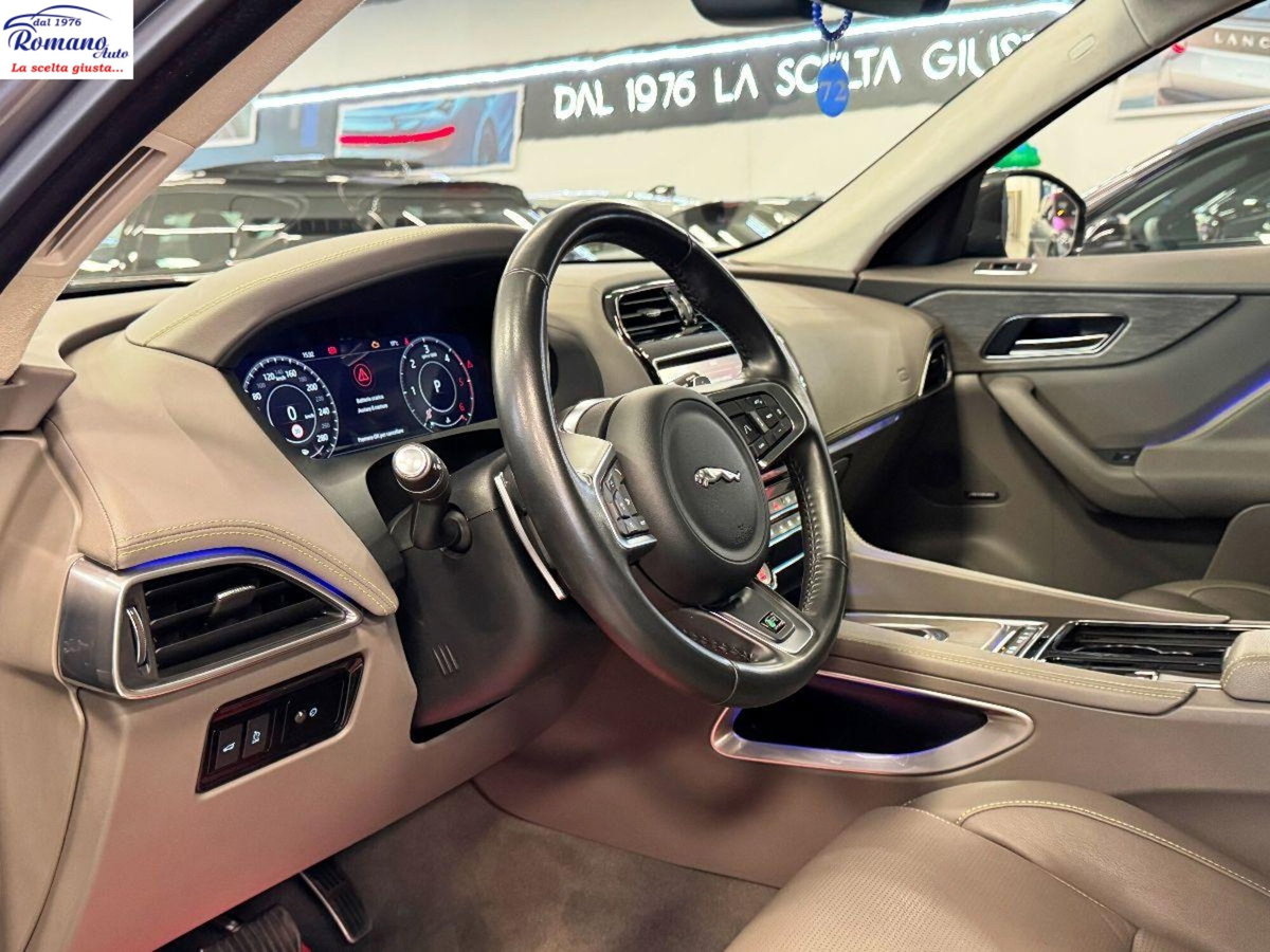 Jaguar F-Pace 2.0 D 180 CV AWD aut. R-Sport Black Edition (9)