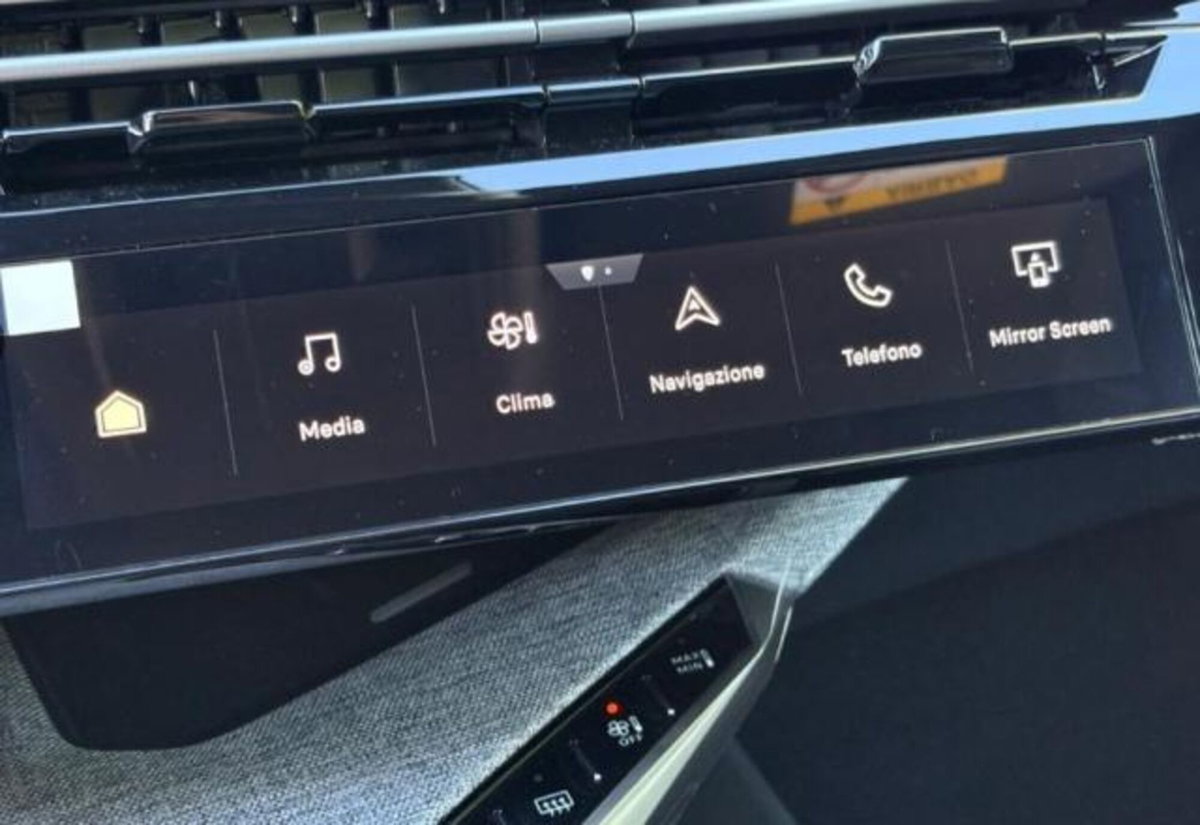 Peugeot 3008 1.2 hybrid GT 145cv e-dcs6 (9)
