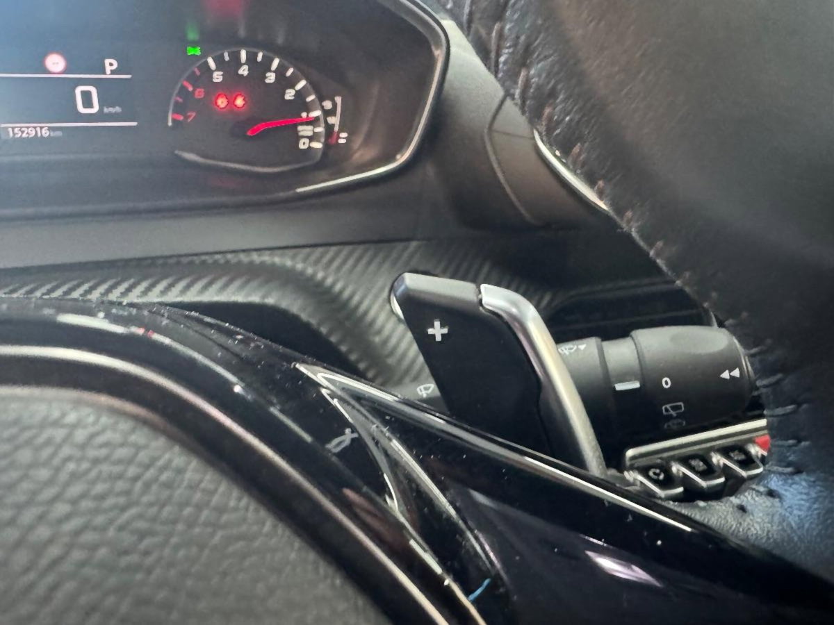 Peugeot 2008 BlueHDi 130 S&S EAT8 Allure Pack (14)
