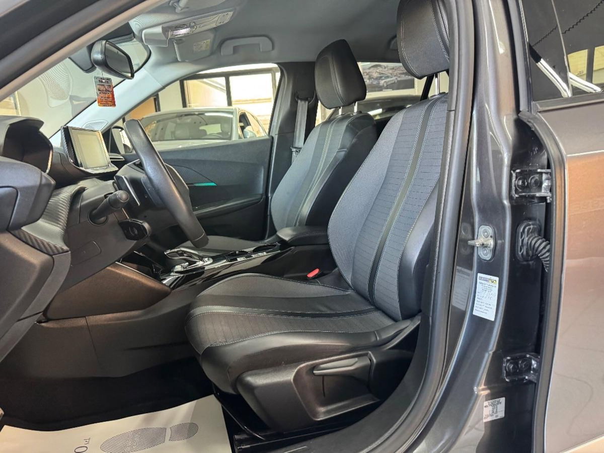 Peugeot 2008 BlueHDi 130 S&S EAT8 Allure Pack (8)