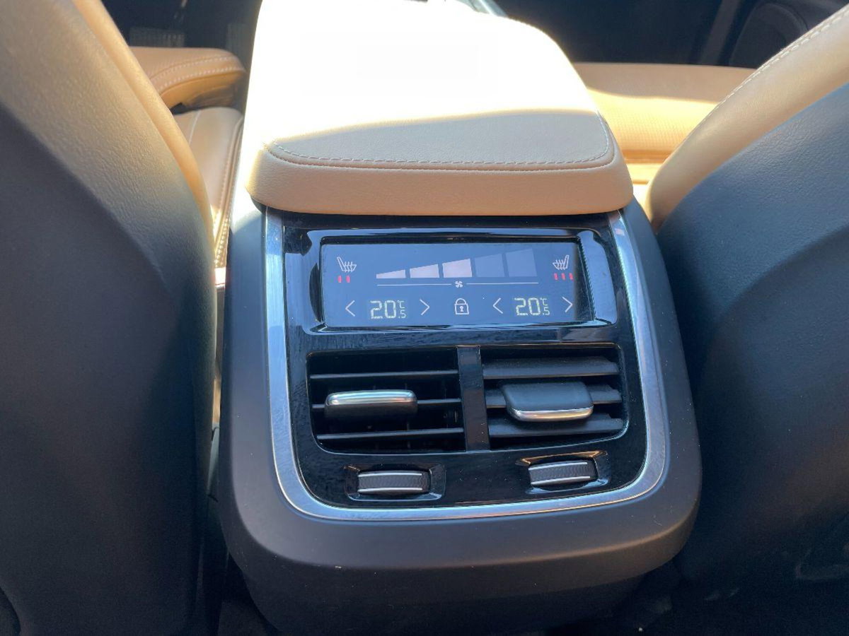 Volvo XC90 B5 (d) AWD automatico 7 posti Plus Bright (13)