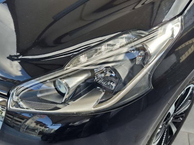 Peugeot 208 BlueHDi 100 Stop&Start 5 porte GT Line (7)