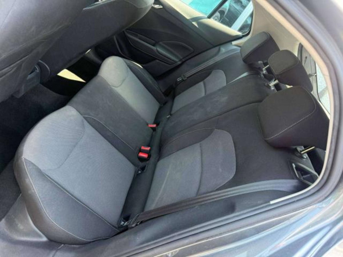 Skoda Fabia 1.0 mpi Selection 80cv (16)