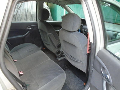 Ford Focus 1.6i 16V cat 5p. Ghia (14)