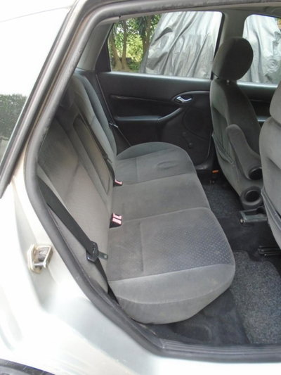 Ford Focus 1.6i 16V cat 5p. Ghia (15)