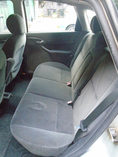 Ford Focus 1.6i 16V cat 5p. Ghia (17)