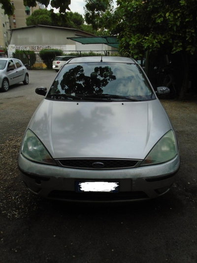 Ford Focus 1.6i 16V cat 5p. Ghia (2)