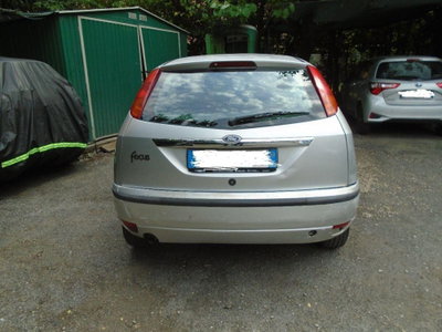 Ford Focus 1.6i 16V cat 5p. Ghia (3)