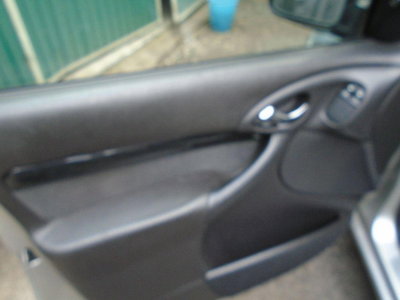 Ford Focus 1.6i 16V cat 5p. Ghia (6)