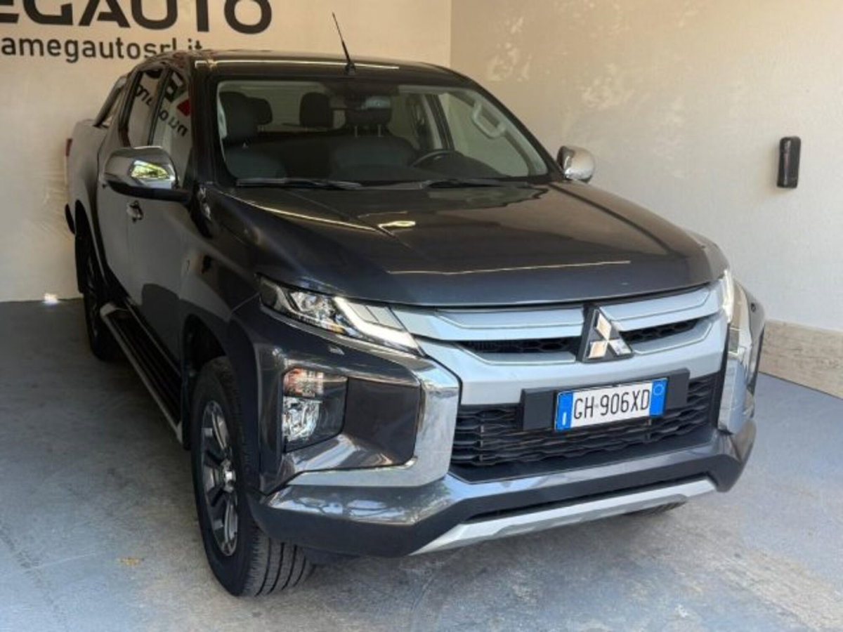 Mitsubishi L200 2.3 D Double Cab 4x4 Super Select P0. Diamond (2)