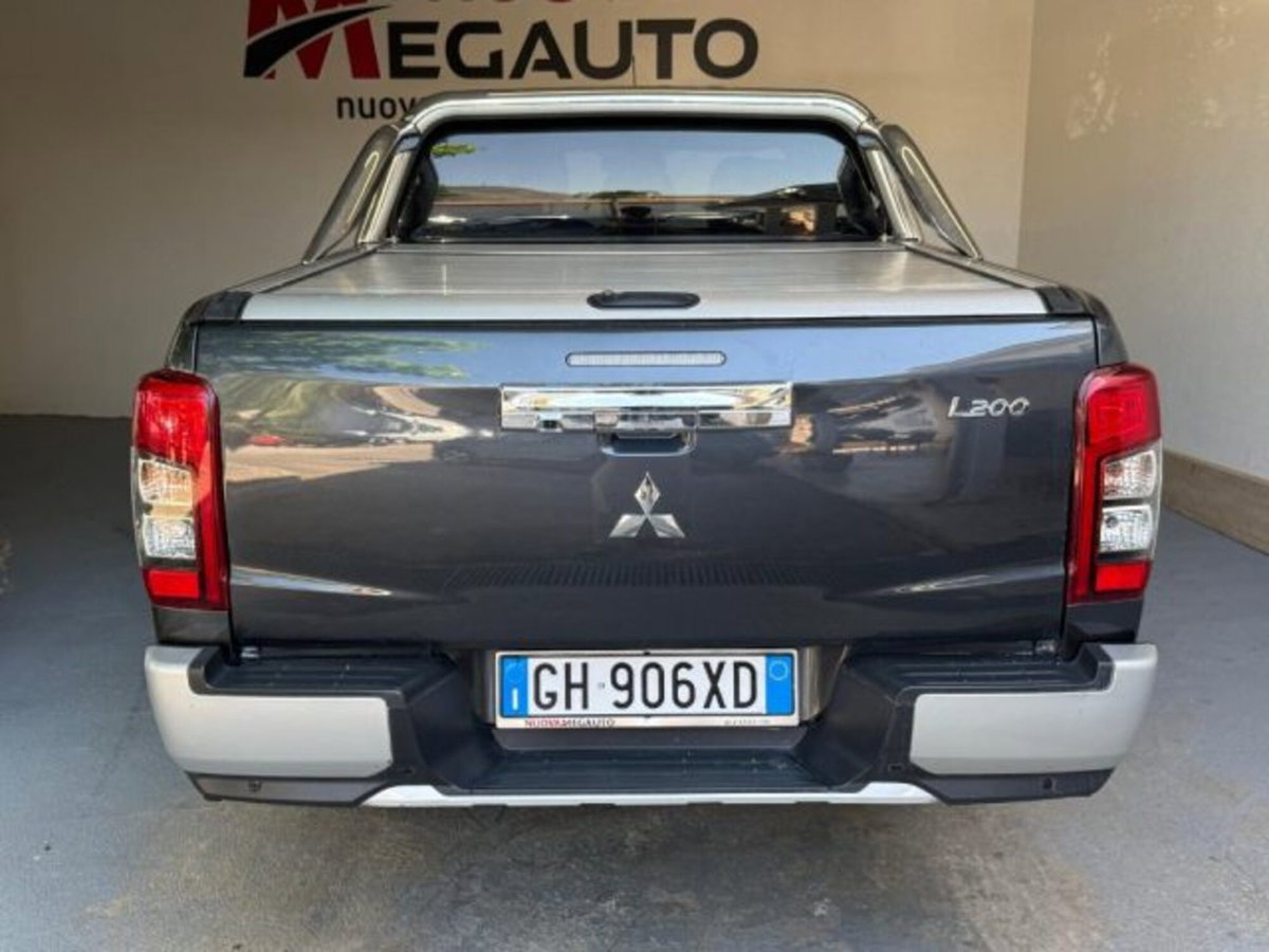 Mitsubishi L200 2.3 D Double Cab 4x4 Super Select P0. Diamond (6)
