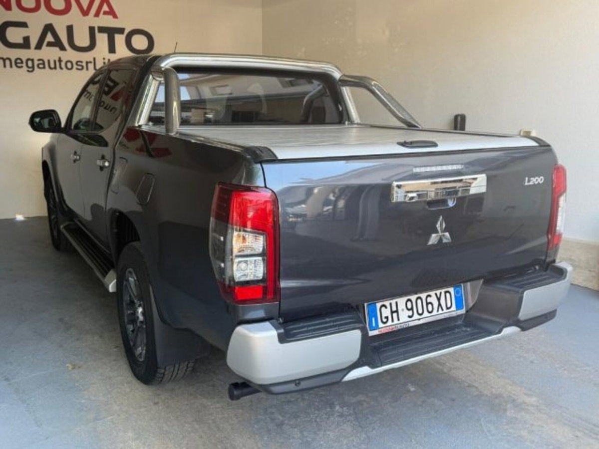 Mitsubishi L200 2.3 D Double Cab 4x4 Super Select P0. Diamond (7)