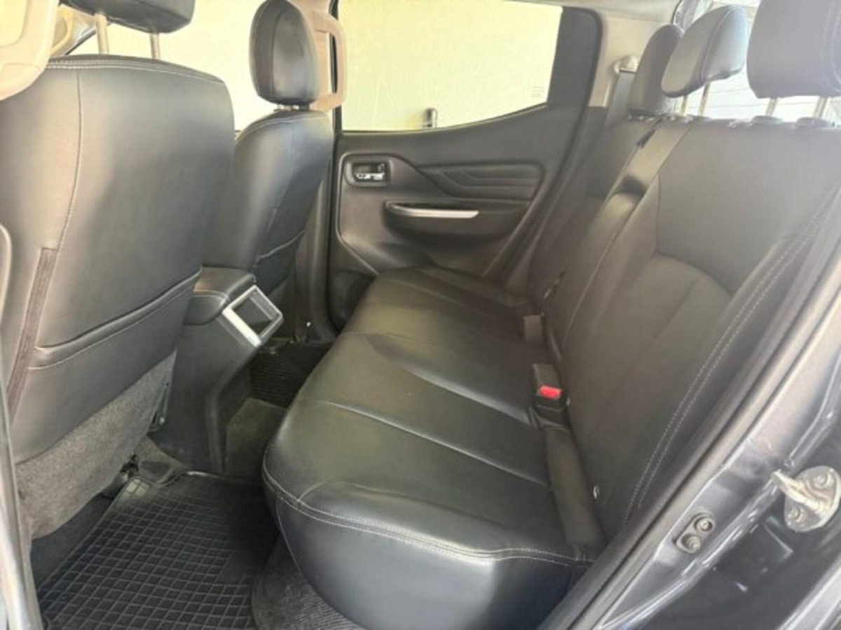 Mitsubishi L200 2.3 D Double Cab 4x4 Super Select P0. Diamond (9)