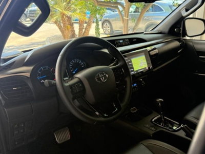 Toyota Hilux 2.8 D A/T 4WD porte Double Cab Invincible (19)