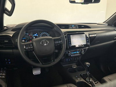 Toyota Hilux 2.8 D A/T 4WD porte Double Cab Invincible (9)