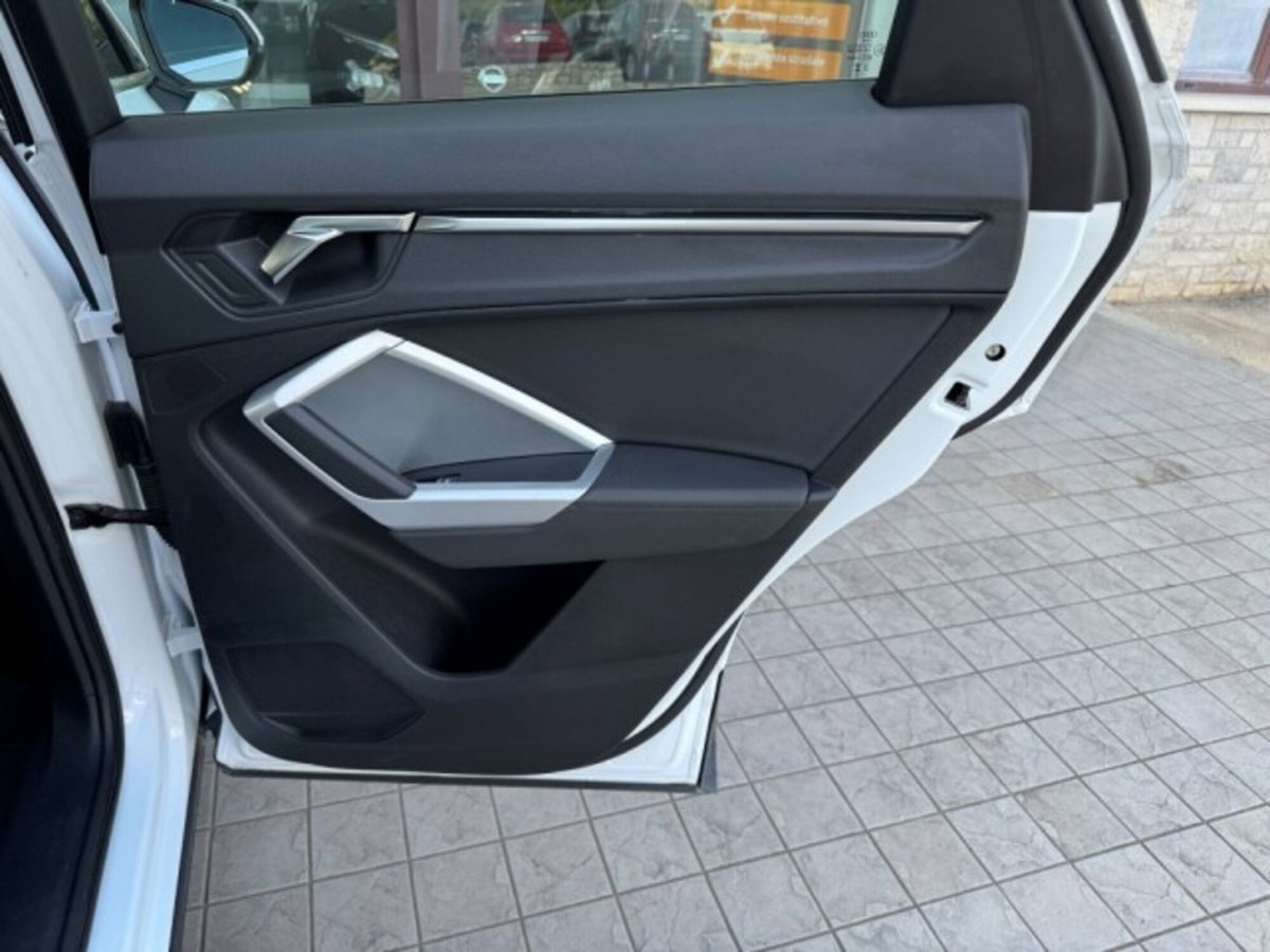 Audi Q3 Sportback 35 1.5 tfsi Business Plus (18)
