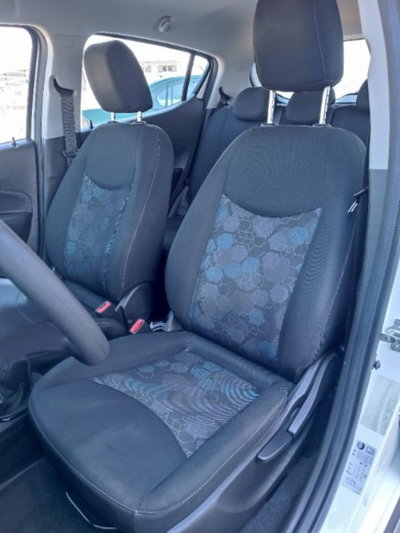 Opel Karl Rocks 1.0 73 CV (10)