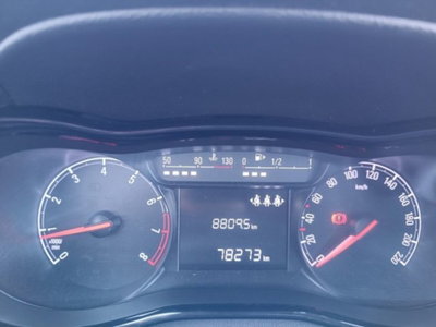Opel Karl Rocks 1.0 73 CV (18)