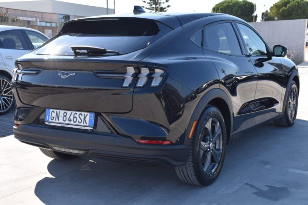 Ford Mustang Mach-E Standard 269CV (4)