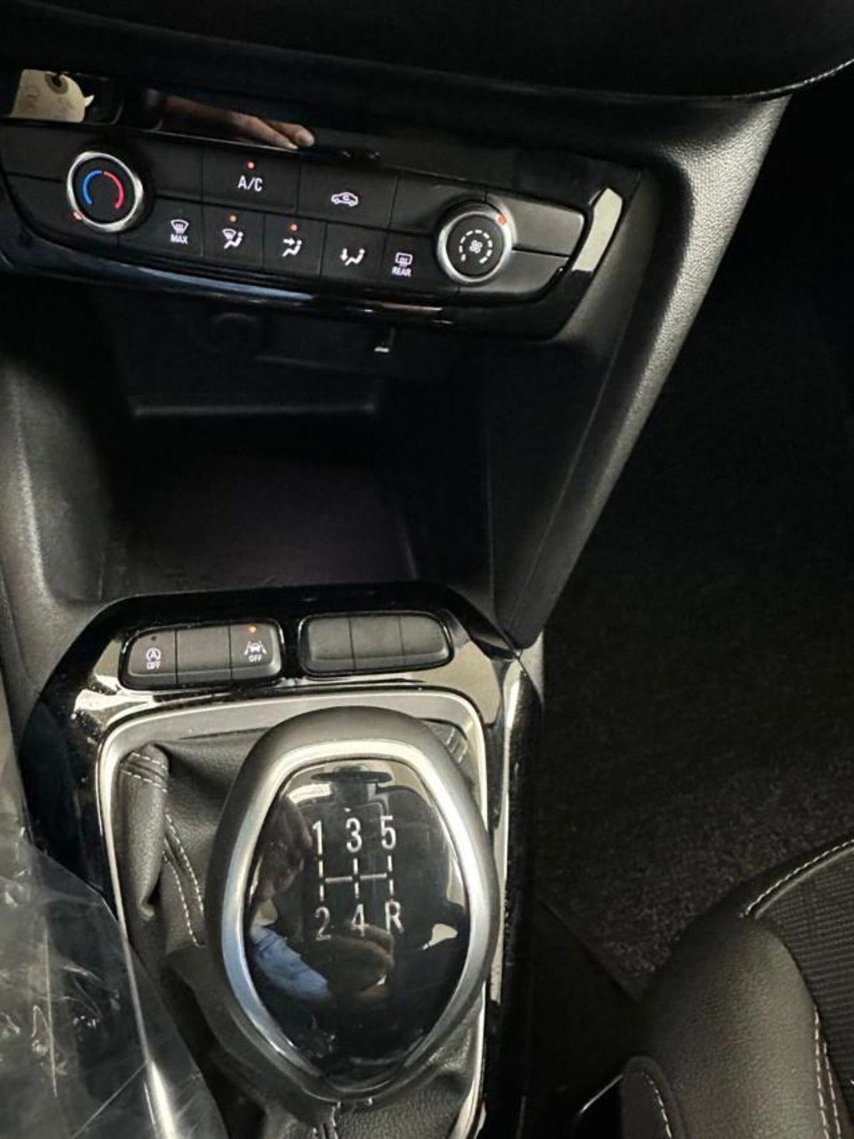 Opel Corsa 1.2 Elegance (11)