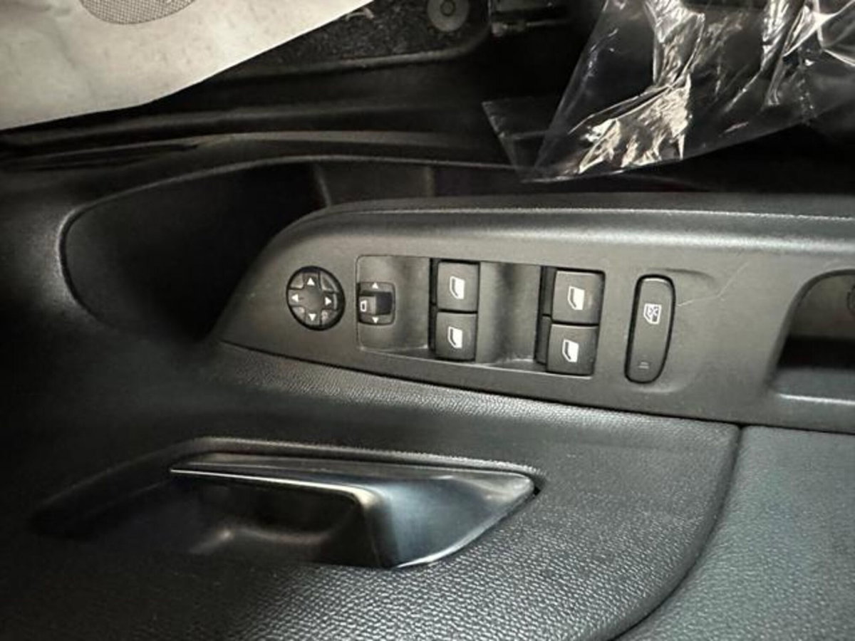 Opel Corsa 1.2 Elegance (13)
