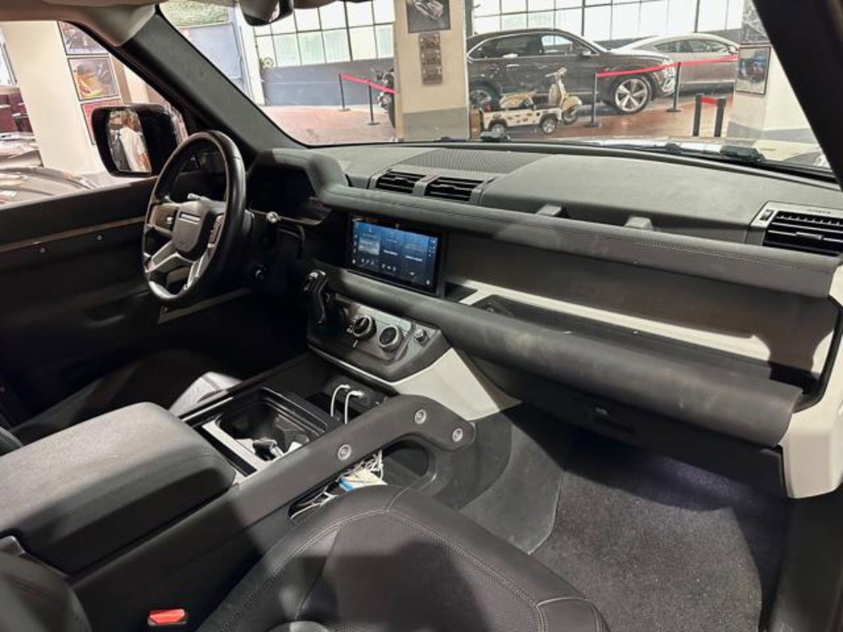 Land Rover Defender 110 3.0D I6 250 CV AWD Auto Commercial SE (11)