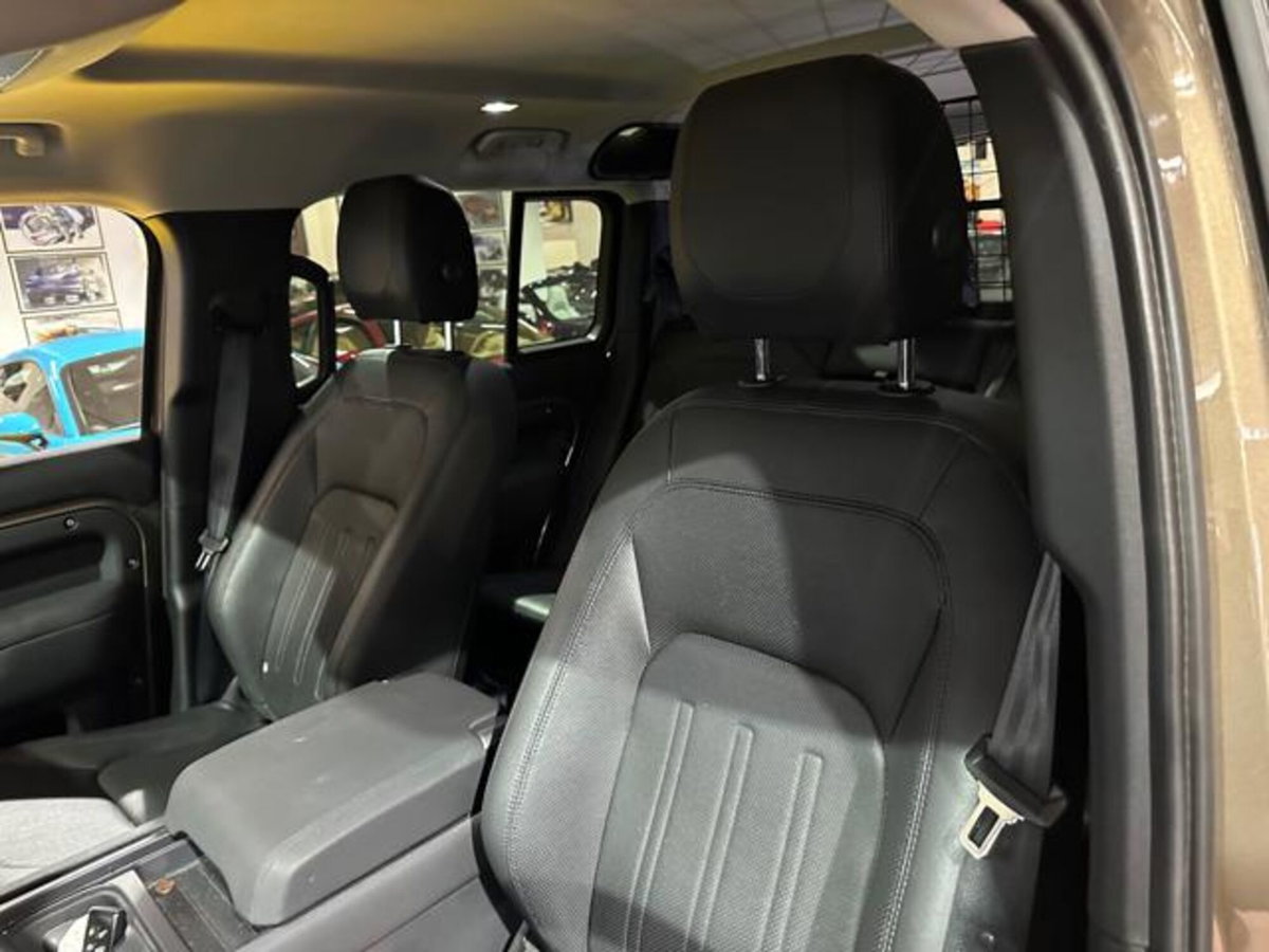 Land Rover Defender 110 3.0D I6 250 CV AWD Auto Commercial SE (9)