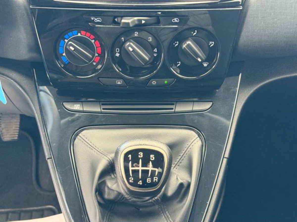 Lancia Ypsilon 1.0 FireFly 5 porte S&S Hybrid Gold Plus (12)