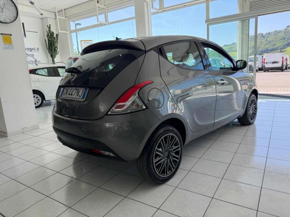 Lancia Ypsilon 1.0 FireFly 5 porte S&S Hybrid Gold Plus (3)