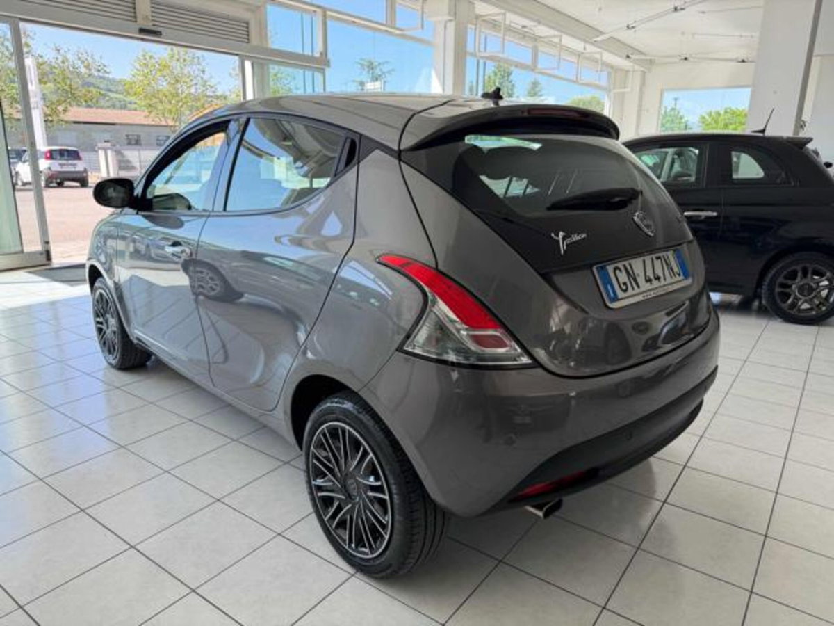 Lancia Ypsilon 1.0 FireFly 5 porte S&S Hybrid Gold Plus (4)