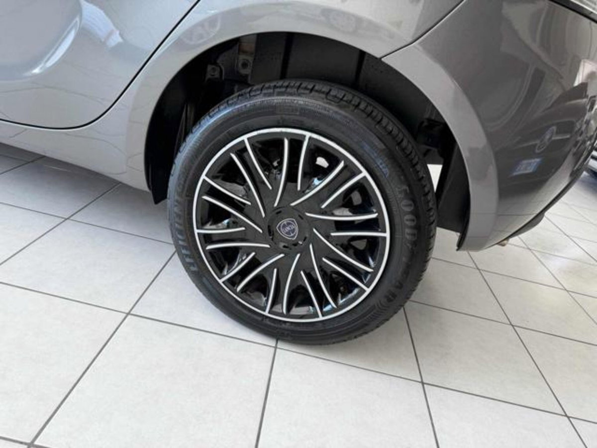 Lancia Ypsilon 1.0 FireFly 5 porte S&S Hybrid Gold Plus (5)