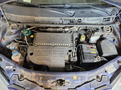 Lancia Ypsilon 1.3 MJT 75 CV Versus (13)