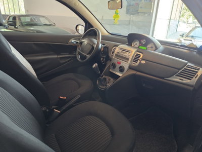 Lancia Ypsilon 1.3 MJT 75 CV Versus (2)