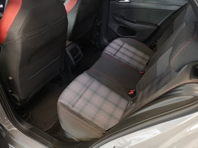 Volkswagen Golf 2.0 TSI GTI DSG (13)