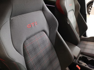 Volkswagen Golf 2.0 TSI GTI DSG (16)