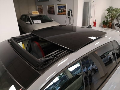 Volkswagen Golf 2.0 TSI GTI DSG (2)