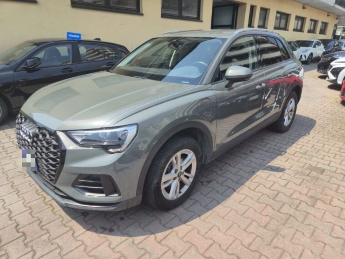 Audi Q3 45 TFSI e S tronic Business