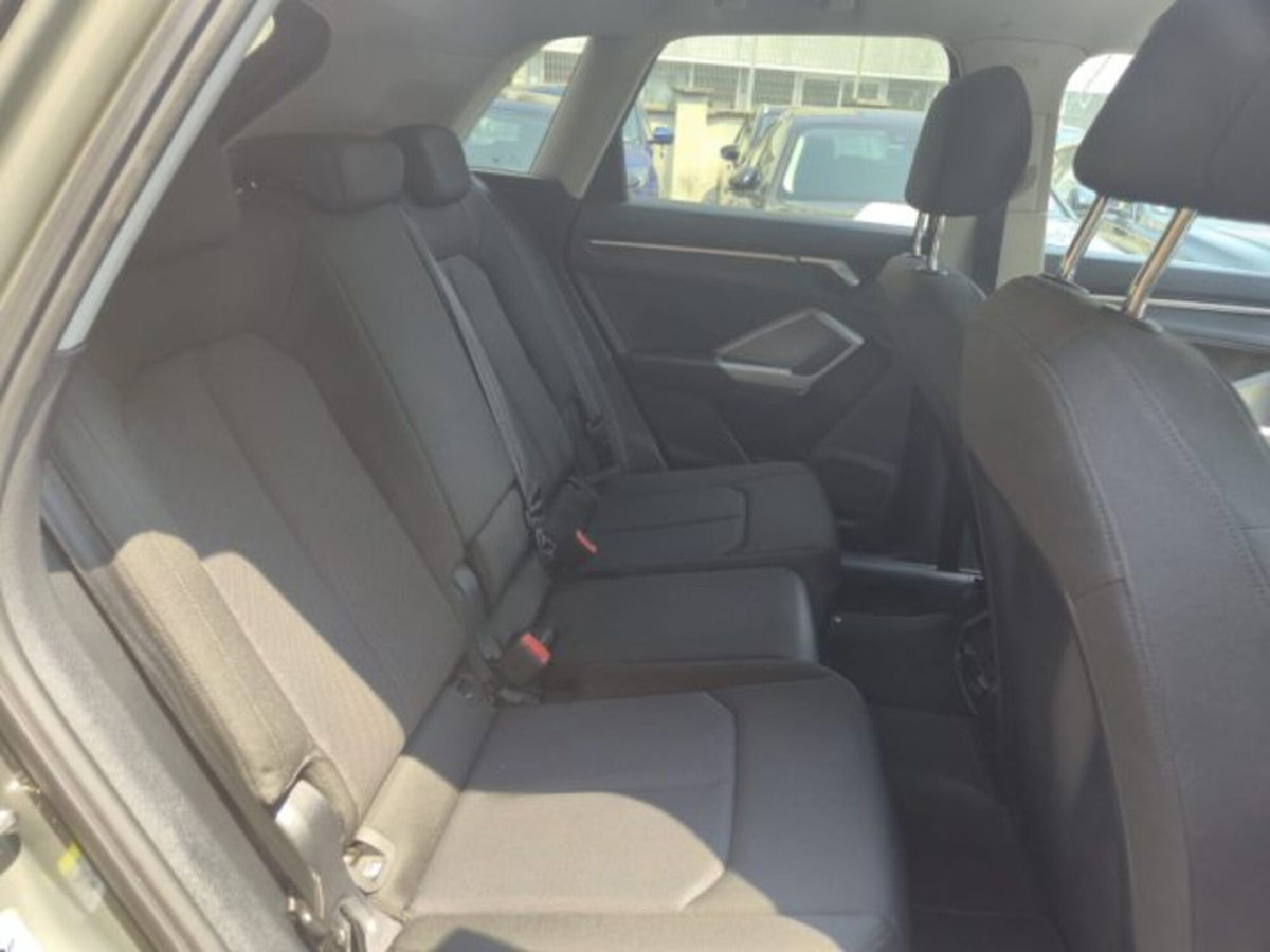 Audi Q3 45 TFSI e S tronic Business (12)