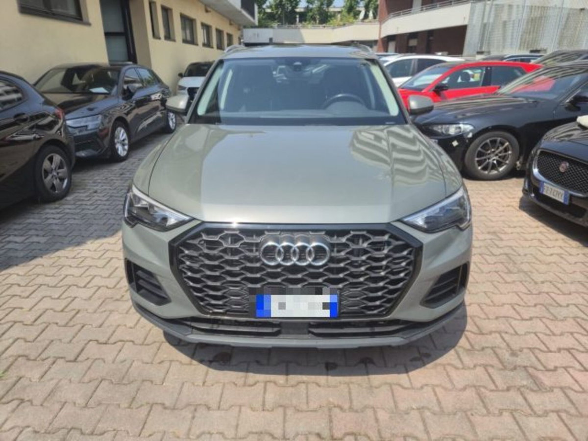 Audi Q3 45 TFSI e S tronic Business (2)