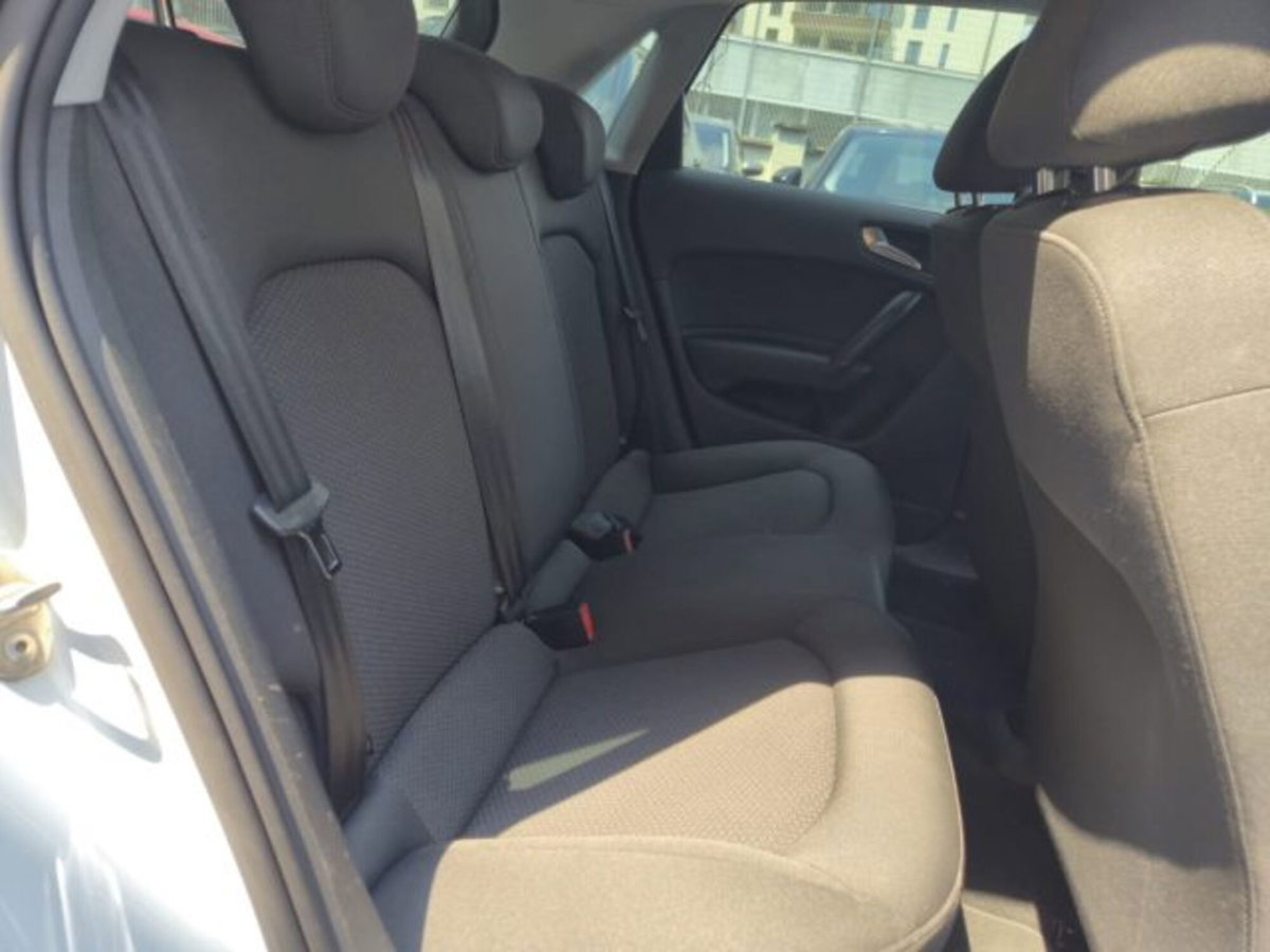 Audi A1 Sportback 1.6 TDI S tronic Attraction (11)