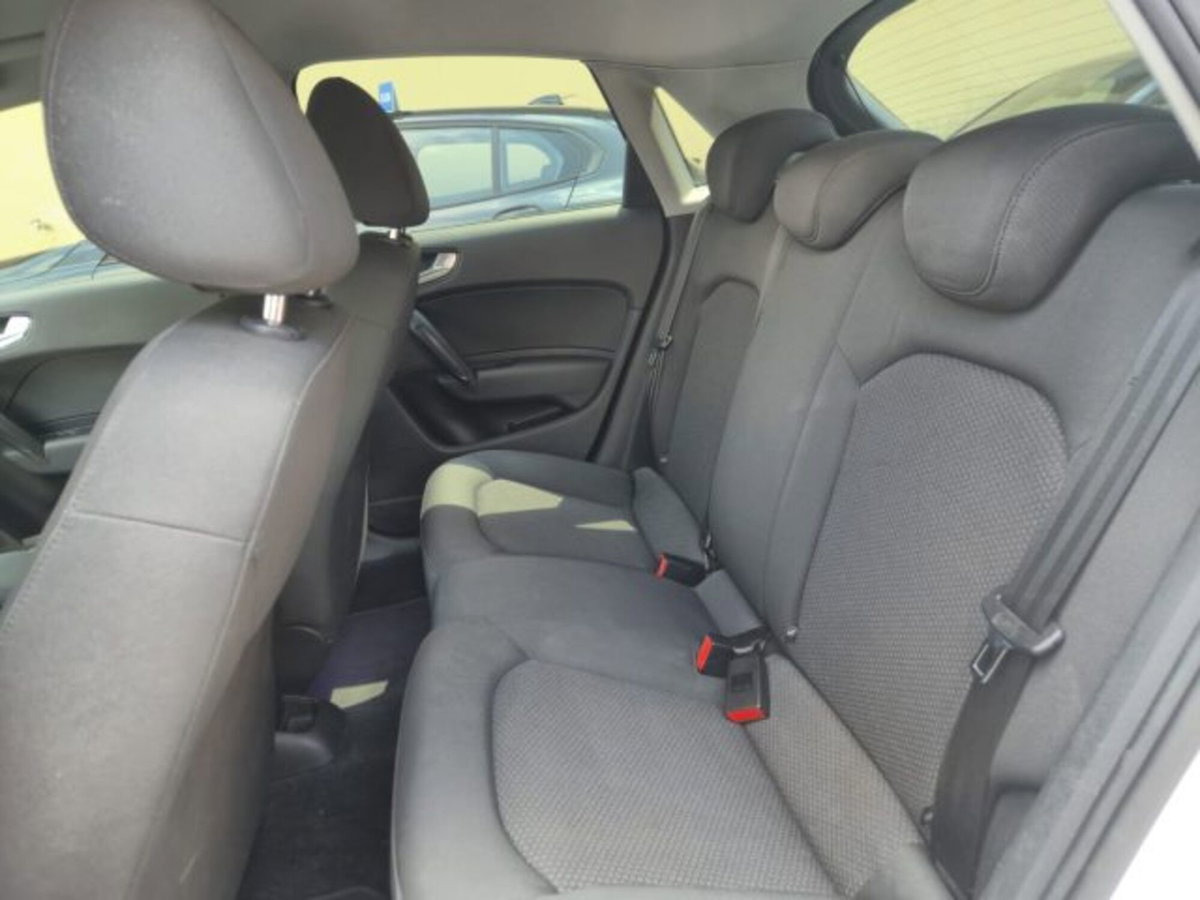 Audi A1 Sportback 1.6 TDI S tronic Attraction (12)
