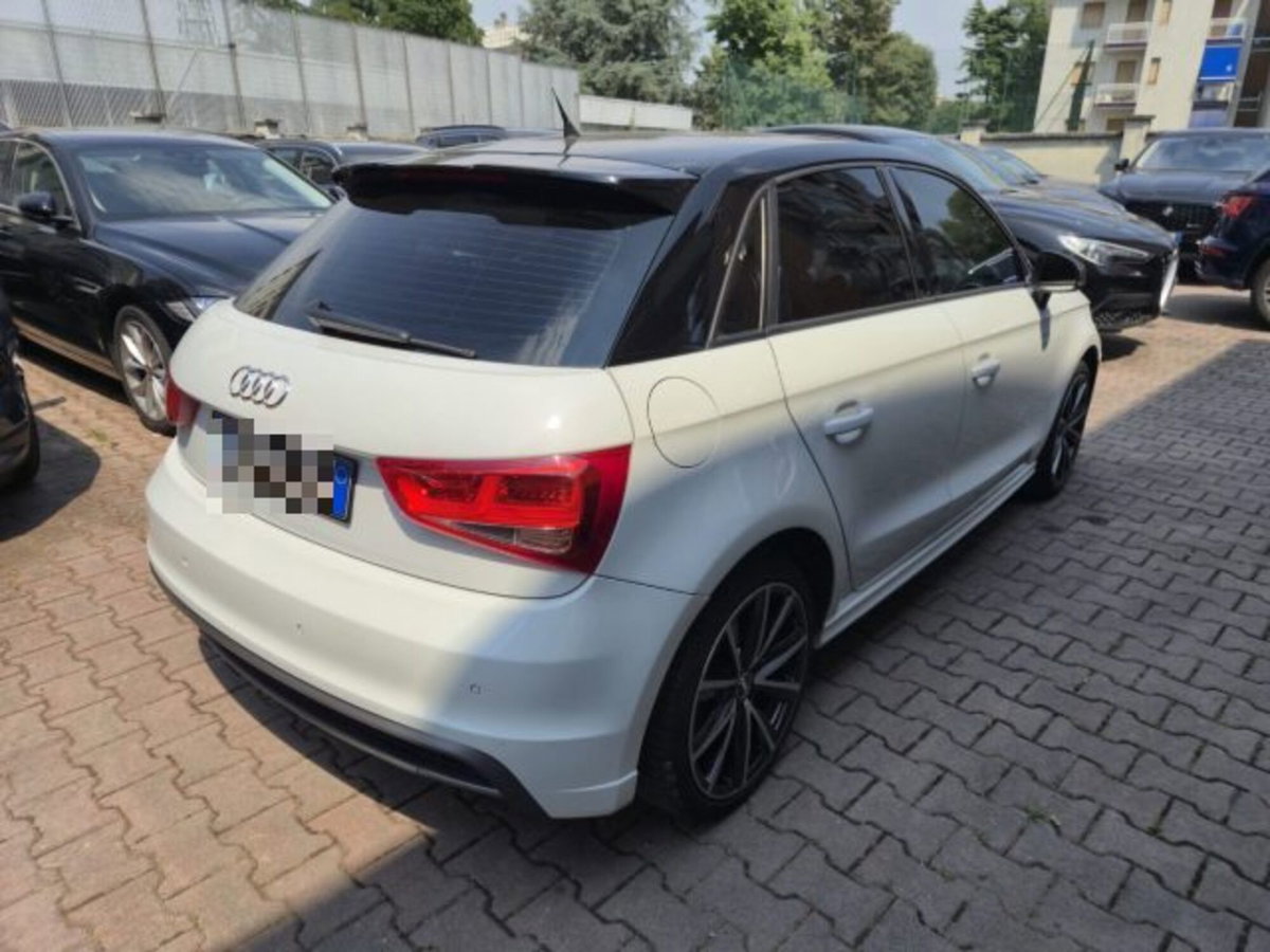 Audi A1 Sportback 1.6 TDI S tronic Attraction (4)