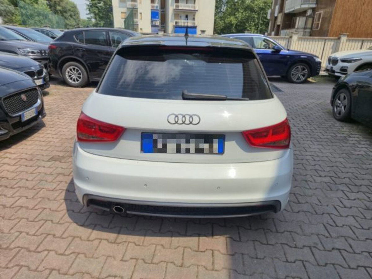 Audi A1 Sportback 1.6 TDI S tronic Attraction (5)