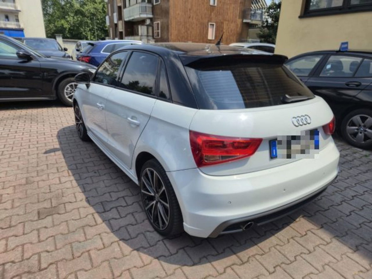 Audi A1 Sportback 1.6 TDI S tronic Attraction (6)