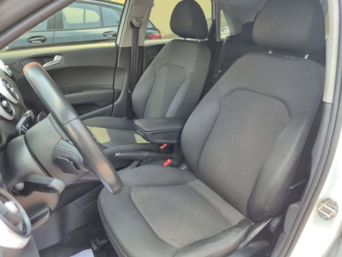 Audi A1 Sportback 1.6 TDI S tronic Attraction (8)