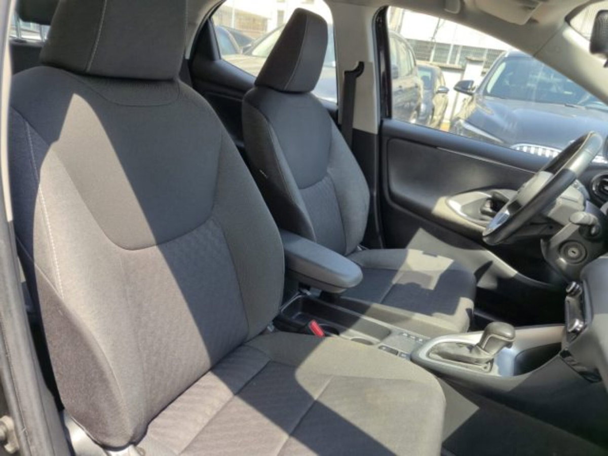 Toyota Yaris 1.5 Hybrid 5 porte Premiere (10)