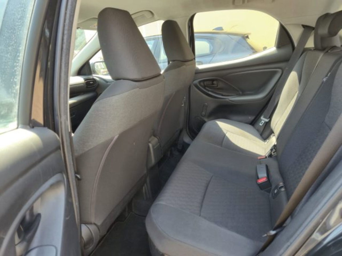Toyota Yaris 1.5 Hybrid 5 porte Premiere (12)