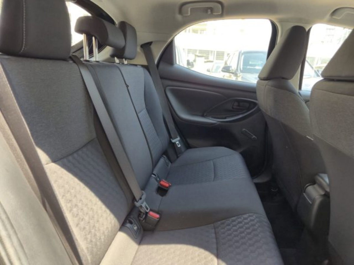 Toyota Yaris 1.5 Hybrid 5 porte Premiere (13)